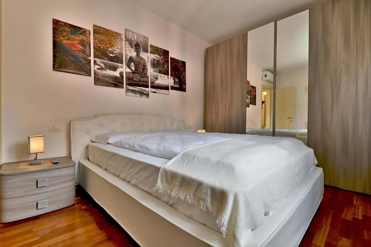 סאלו Caroni Home - Theater Home 0*,  איטליה