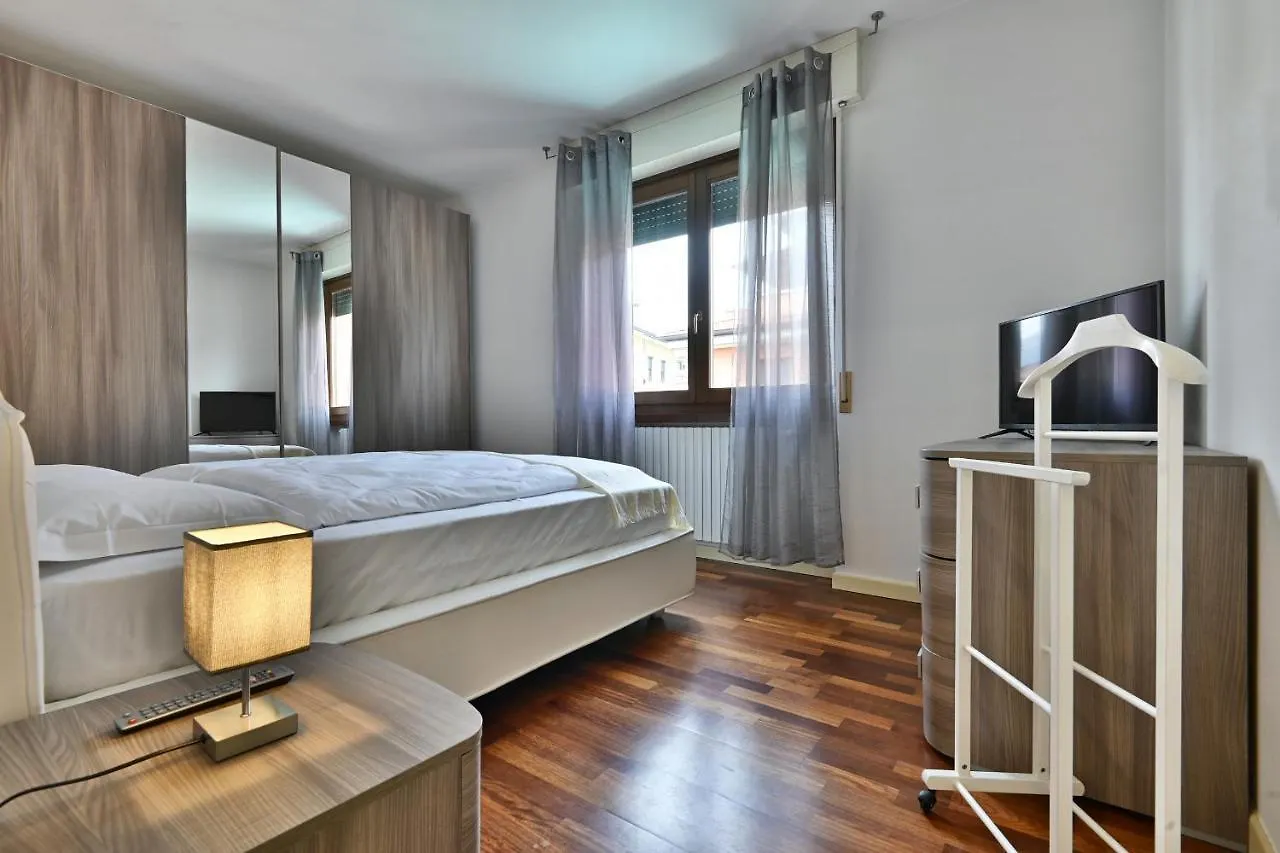 Caroni Home - Theater Home Salò 0*,  Italië